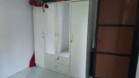 Dijual lemari Pakaian Bekas