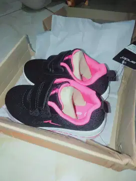 Sepatu Anak Perempuan