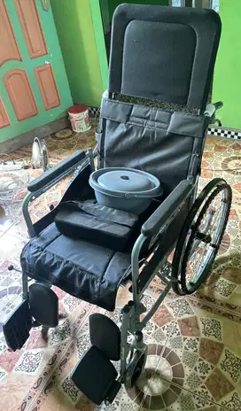 Kursi roda kondisi seperti baru