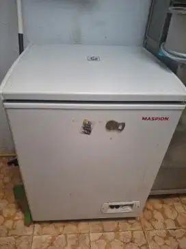 Freezer merk Maspion Model : UFH-100 TP