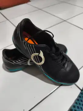 Jual sepatu futsal
