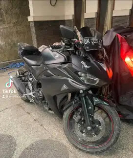 Dijual sepeda motor Yamaha R25 Hitam tangan I