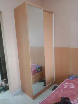 Kitcnset,lemari,tempat tidur,meja kerja,