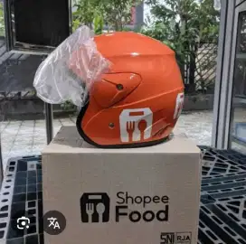 Helm shopeefood baru