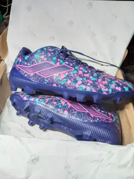 Sepatu Bola Mills size 37