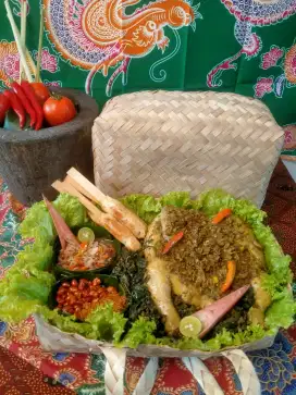 Jaga warung makan