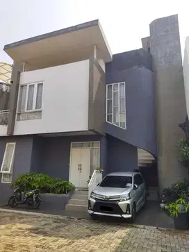 Rumah cluster pinggir jalan komsen harga terjangkau di depan exit tol