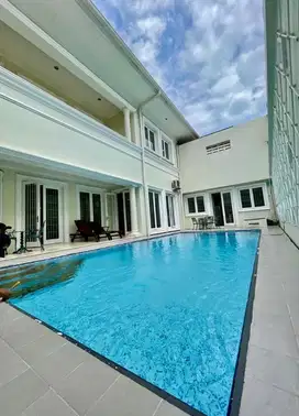 JUAL CEPAT  RUMAH DENGAN KOLAM RENANG CANTIK DI PONDOK INDAH JAKSEL