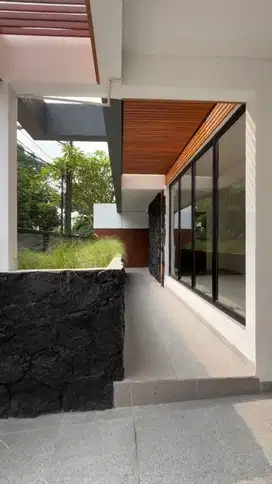 Di Jual Rumah Baru dengan kolam renang di Bintaro Sektor 9