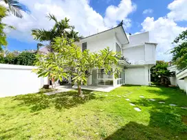 STYLISH SEMINYAK VILLA WITH SPACIOUS LIVING AND POOL