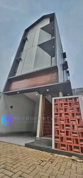 ROOFTOP  RUMAH BARU 3.5 LANTAI DALAM CLUSTER DEKAT A&W PONDOK LABU