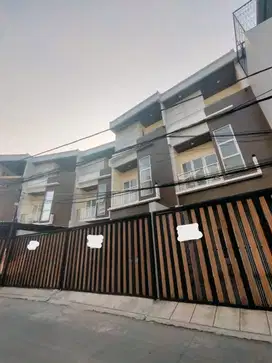 Rumah Dijual Cepat di Jl. Tenis Cengkareng Indah, Jakbar