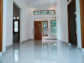 Rumah minimalis Akses 2 mobil dekat stasiun di Cipayung Depok
