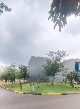 Tanah Kavling depan Taman di Legenda Wisata
