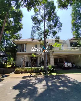 Rumah Mewah 3 lantai Posisi Hook di Riverside, Malang