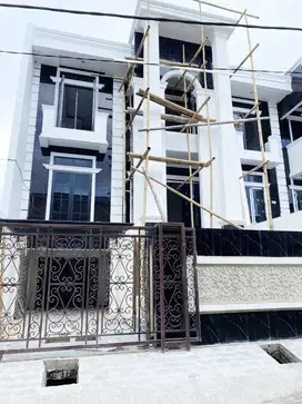 rumah mewah 3 lantai di hertasning dekat pettarani mksr