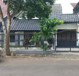 RUMAH DI ANGGREK LOKA BSD DEKAT SEKOLAH ORA ET LABORA (DEPAN TAMAN)