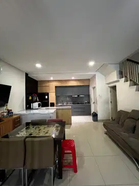 Dijual rumah pik 1 indomobil hadap utara semi furnish harga nego