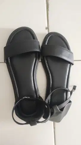 Sendal Tali Hitam