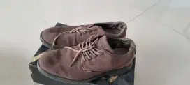 Sepatu second bahan kain