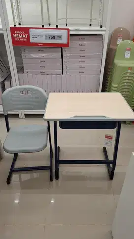 Meja belajar sekolah