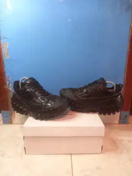 Jual cepat murah sepatu langka balenciaga bouncer defender ori. Italy