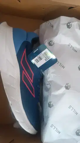 Sepatu Mills Running