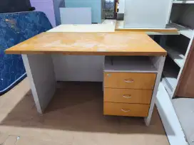 Meja kantor second
