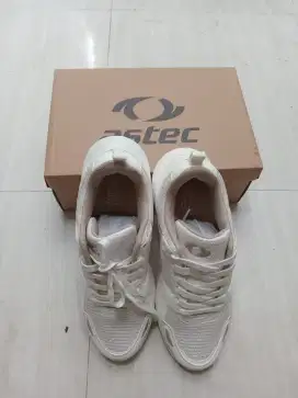 Sepatu running ukuran 45 merk Astec original