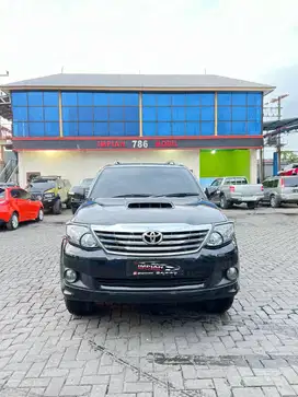 TDP 38JT Toyota Fortuner 2.5 G VNT Turbo Diesel M/T Hitam 2013  innova