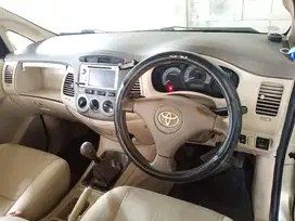 Toyota Kijang Innova 2005 Bensin