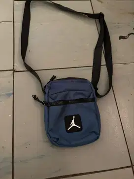 Dijual tas biru jordan ori baru