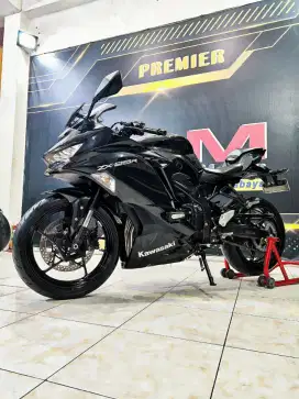 Kawasaki Ninja ZX25R STD REG 2022 Metalik black keren pol