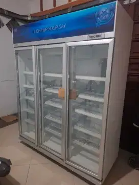 SHOWCASE 3 PINTU GEA