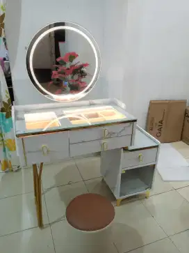 Meja rias kaca miror