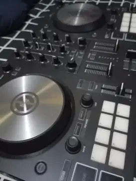 Alat DJ TRAKTOR S2mk3 BUC