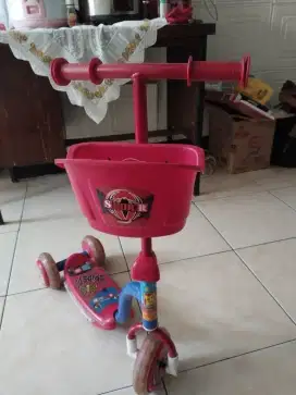 Skuter anak spiderman