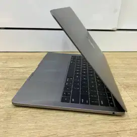 MacBook Pro 13 inch NonTouchbar 2017 i7 16/1TB
