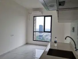Dijual Cepat Apartemen Sky House Type Studio Semi Furnished , Tak over