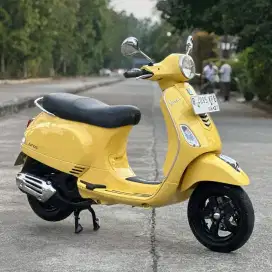 Piaggio Vespa LX 125 IGET TH 2017 warna Kuning VERY GOOD CONDITION.