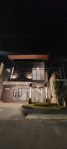 DIJUAL RUMAH TROPICAL MODERN ONE-GATE SYSTEM GAYUNGAN SIAP HUNI‼️