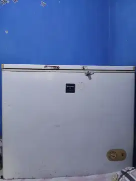 FREZER SHARP 200L
