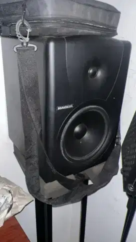 Mackie MR8 Active Studio Monitor Speaker