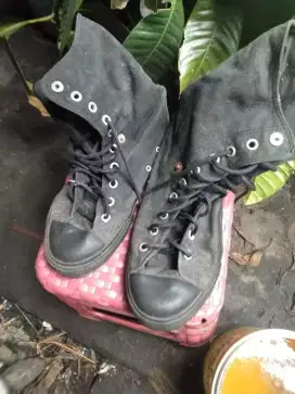 Sepatu kain tinggi