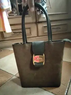 Di jual tas jarang di pakai