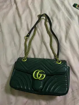 tas gucci hitam