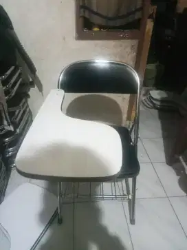 Kursi belajar lipat