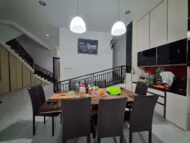 Dijual Rumah Crown Golf di Pik