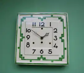 Jam dinding keramik Antik dari Perancis