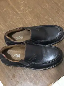 Sepatu merek watchout